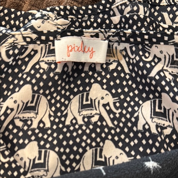 Chic Patterned Blouses Collection - Picture 6 of 6